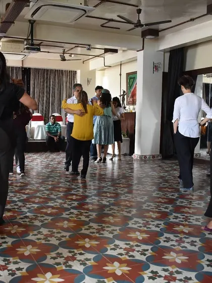 Students practicing during a class at the India Tango Festival. The beautiful tiled floor and focused dancers create a perfect atmosphere for immersive learning.