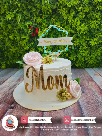 A beautiful and elegant cake for Mom's birthday. The golden "Mom" cutout and delicate pink and gold flowers make it a heartfelt and stylish gift.