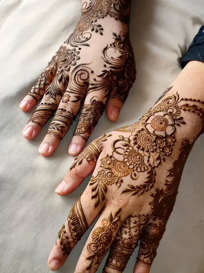 A beautiful fusion of floral and swirling Arabic-style elements, creating a sense of movement.