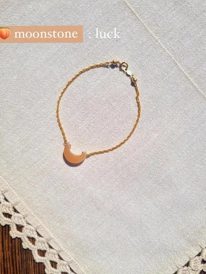 My 'kháray' Peach Moonstone Luna bracelet is a delicate piece for attracting luck and abundance.