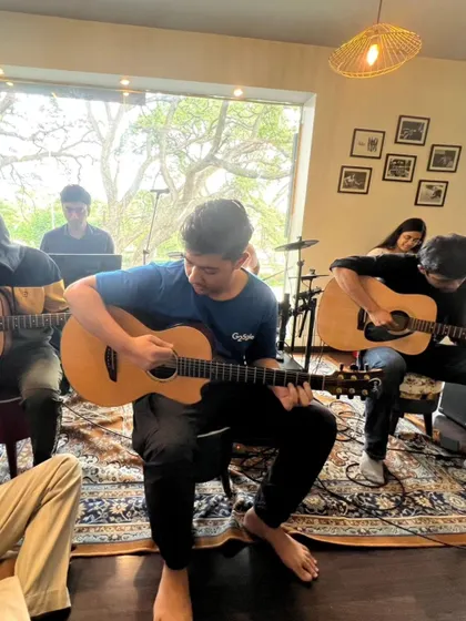 More action from our Google music workshop. We believe making music together is one of the best team-building activities out there.
