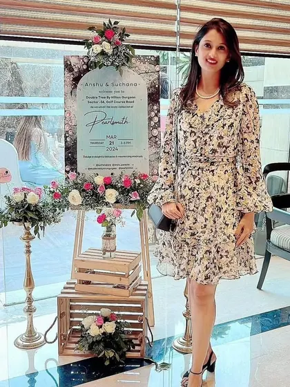 Here is another example of a custom welcome sign I created for a brand showcase. The design is clean and elegant, featuring fresh floral arrangements that perfectly match the sophisticated vibe of the event.