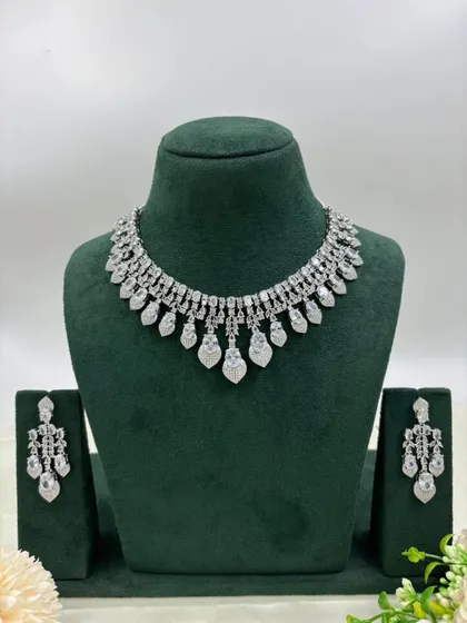 A delicate silver-plated AD necklace with a fringe of leaf-shaped stones. This design is available in mint green, white, and a two-tone pink and green, offering a fresh and modern aesthetic.