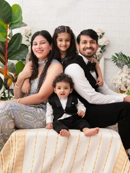 A complete family portrait, filled with laughter and connection. I make sure to capture the unique bond between each family member, including siblings, to create a full and beautiful story.