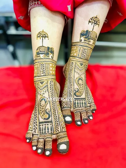 A regal design for the feet, featuring elephants carrying decorative umbrellas (chattar), symbolizing a royal procession.