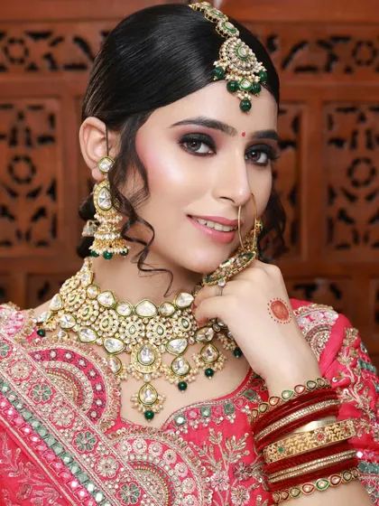 Another amazing piece of work by one of my students. He has perfectly created a soft glam bridal look with a focus on beautiful, blended eyeshadow.