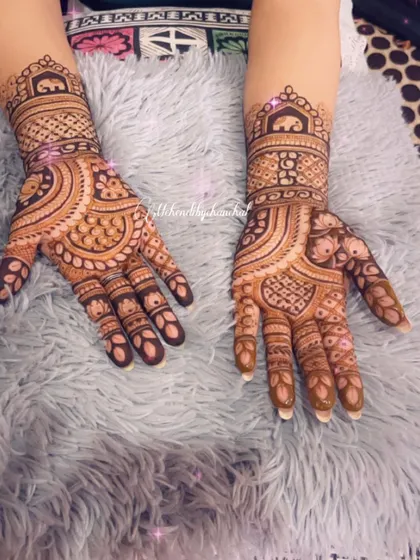 A top-down view of the engagement mehendi with elephant motifs, showcasing the symmetry and detail.