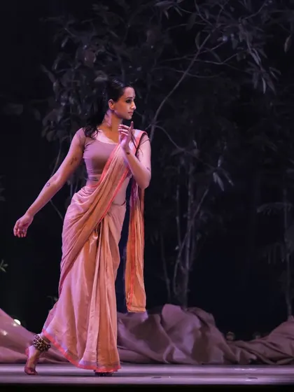 A quiet, narrative moment from the 'Sitayana' production. Even stillness and simple gestures are choreographed to convey deep meaning on stage.