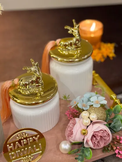 Simple, elegant, and useful. These white ceramic jars with golden deer lids are a perfect standalone gift or as part of a larger hamper. The peach tassels add a touch of festive color.