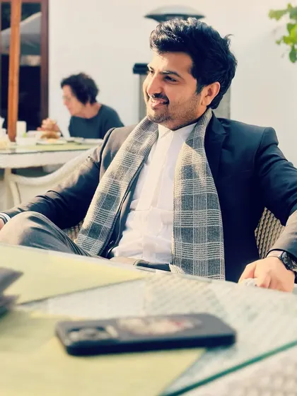 Another candid from a relaxed professional meeting. A positive mindset fosters better outcomes.
