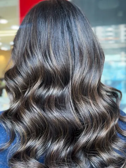 A detailed shot of the hair from the previous video, highlighting the intricate blend of warm and cool tones. The result is a multi-dimensional color that looks complex and beautiful.