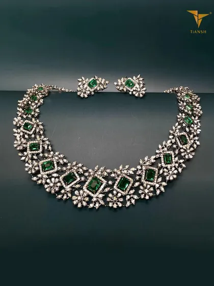 For the moments that deserve nothing but the finest, adorn yourself with this stunning diamond and emerald creation. It brings together luxury and tradition, perfect for celebrating in style.