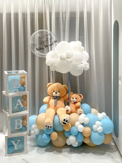 This "bear-y" special setup is perfect for a baby shower or welcoming a newborn. I combined soft blue and neutral balloons with adorable teddy bears and a fluffy balloon cloud to create a dreamy and gentle atmosphere for celebrating a new arrival.