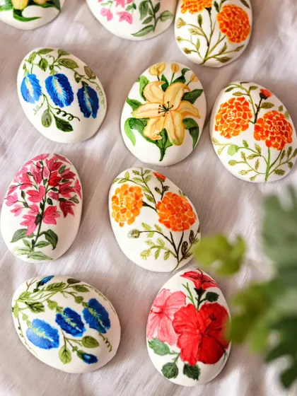 Another beautiful collection of the floral painted Easter eggs, a testament to the art of freehand edible painting.