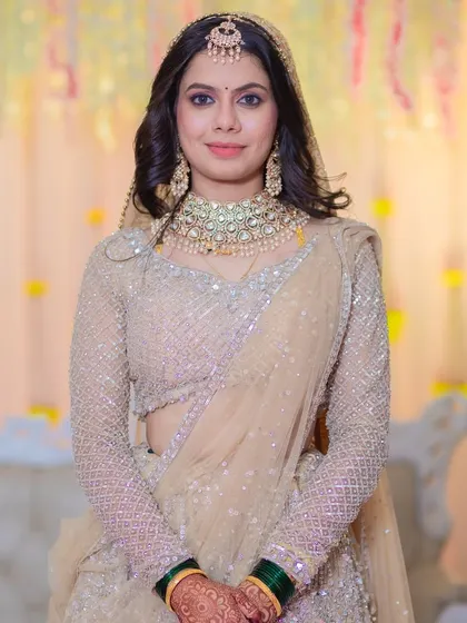 A stunning portrait of the bride. Her makeup is elegant and sophisticated, with a focus on her beautiful eyes.