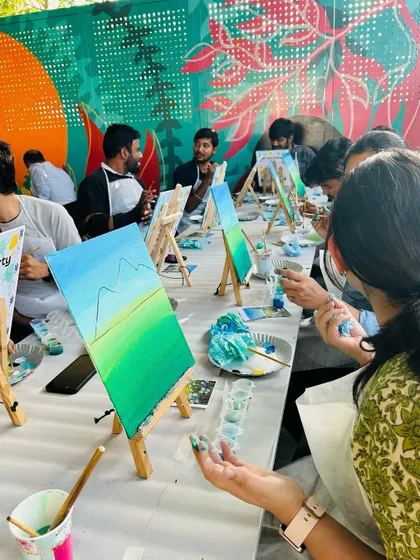 The best brainstorming happens with a paintbrush in hand! I set up everything your team needs to relax, engage, and find new inspiration. These sessions are perfect for boosting morale and sparking fresh ideas outside the boardroom.