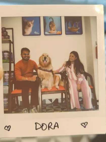 Dora the Golden Retriever poses with her family at our in-store photo spot. Our events are a great opportunity for creating lasting memories with your beloved pet.