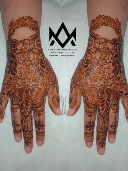 This beautiful Karva Chauth design features a floral pattern with a unique negative space cuff.
