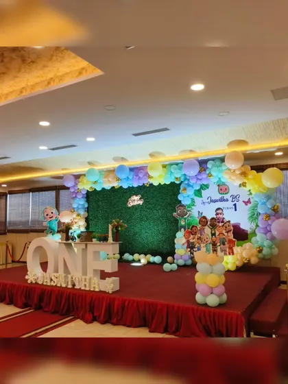 Another view of the Cocomelon stage, showing the full balloon arch and character placements.