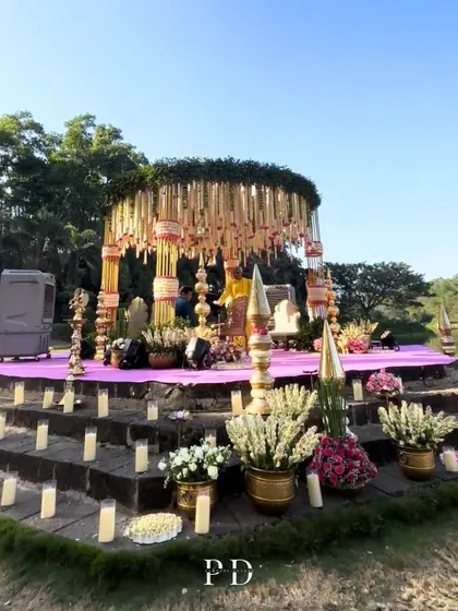 The candle-lined steps leading up to the lakeside mandap. This detail adds a layer of romance and warmth to the entire setup, especially as evening approaches.