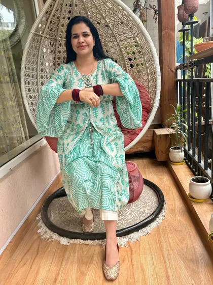Happy Teej to everyone celebrating! Here is my look for the day, a comfortable yet festive green and white printed suit with bell sleeves. I love how the red bangles add a pop of traditional color.