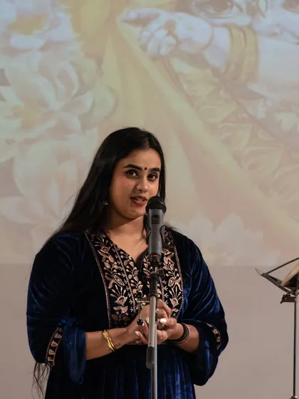 A poet captivating the audience with her performance at the showcase. The goal is to connect with every person in the room through the power of your story.
