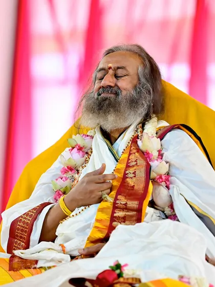 A serene moment during the Shat Chandi Homa, one of the most powerful ceremonies of Navratri. These rituals are a deep dive into the sacred feminine energy, bringing blessings and transformation.
