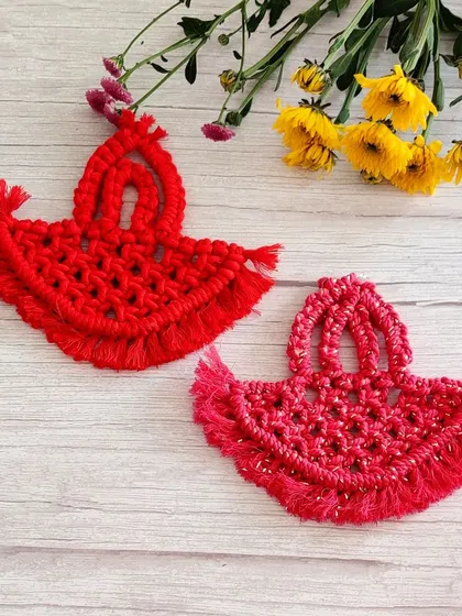 A tutorial video showing how to make these simple and cute macrame diyas for Diwali.