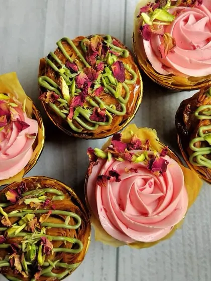 For Eid, I offer these beautiful Baklava Cupcakes. They capture the essence of the classic dessert with flaky pastry, nuts, and honey, presented in a modern cupcake form with rose and pistachio cream.