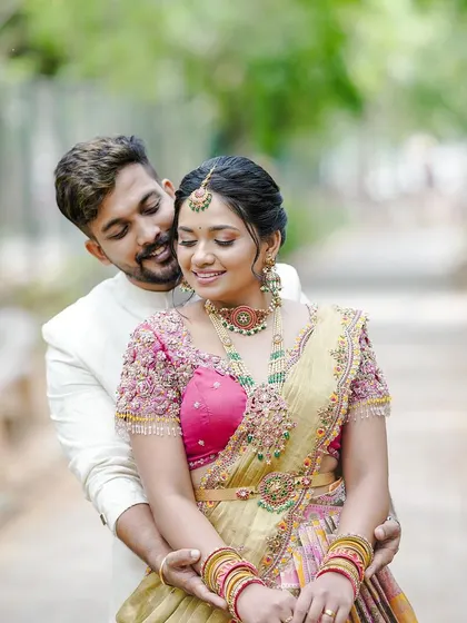 A lovely couple shot from the pre-wedding celebrations, with the bride-to-be looking gorgeous in our jewellery.