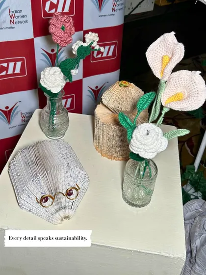 Every detail here speaks sustainability. For this event, I used whimsical book sculptures and delicate crochet flowers in glass vases, showing how small, conscious choices can create a huge impact.