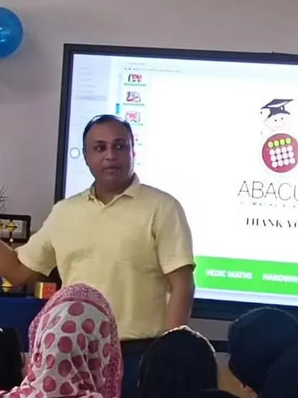 Explaining the benefits of abacus training to an audience of parents and educators.