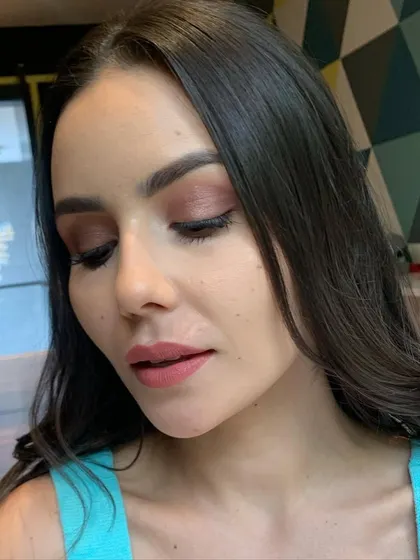 A close-up of the soft glam e-commerce look. I used warm, neutral tones on the eyes and a soft pink on the lips for a universally flattering style.
