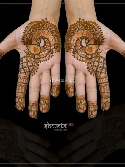A simple yet stunning peacock design for the back of the hands. This is a great choice for someone who wants a touch of traditional elegance without a heavy design.
