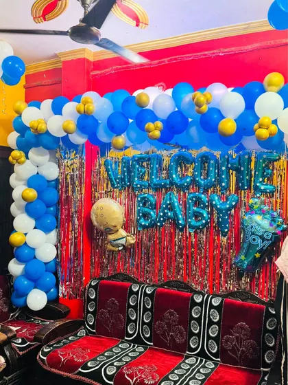 A close-up of the 'Welcome Baby' backdrop with a mix of balloons and a shimmer curtain.