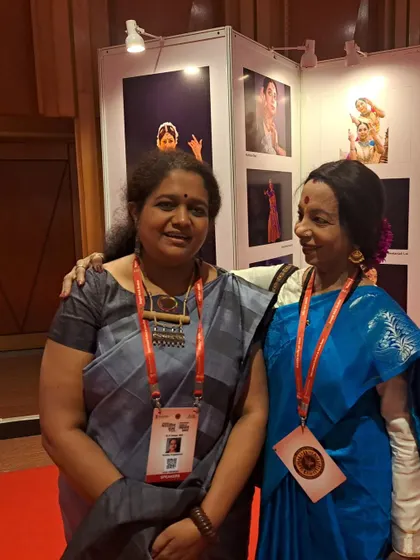 With a wax statue of a dancer, a fun moment at the festival's exhibition.