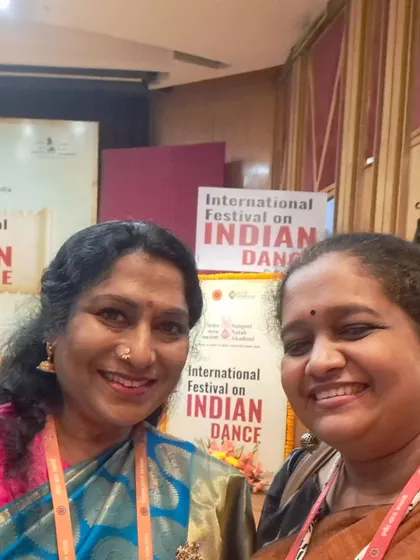 A happy selfie with a fellow artist and friend.