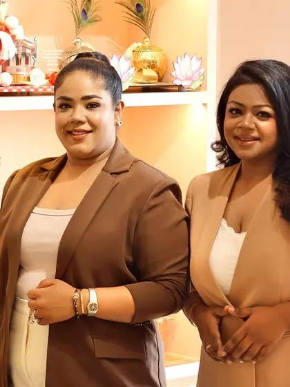 We are the two sisters behind L'amour Sugar and our new venture, Lamour Trésor. Our dream has always been to build something with heart, creating thoughtful cakes and gifts that make your moments a little more special.