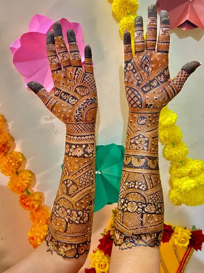 The back of the hands, featuring a dense and beautiful pattern that complements the front.