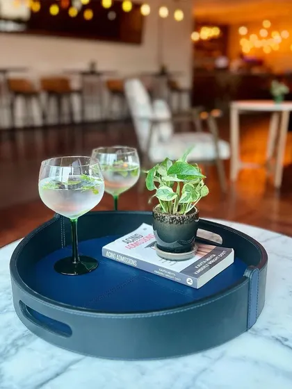 On the lookout for a stylish housewarming gift? The Bella Pelle Casa Bar Tray in navy blue leather brings a touch of elegance and sophistication to any home.