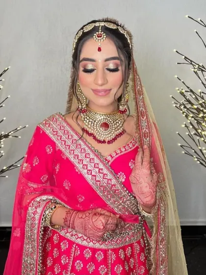 Bridal makeup doesn't always have to be heavy. This look, available from ₹9999, is perfect for an engagement or daytime wedding, featuring bright eyes and a lovely pink lehenga.