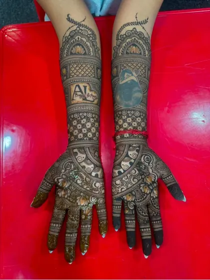 Your initials and story, beautifully integrated. This design features the couple's initials 'AL' and a portrait of a bride in her doli, symbolizing her journey to a new home.