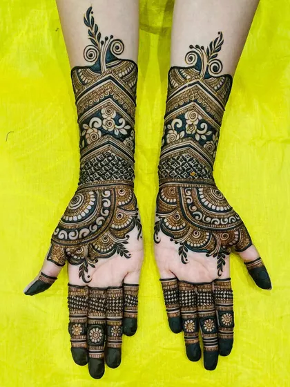A bold and beautiful design for an engagement bride. The dark, filled-in patterns contrast with delicate floral work, creating a design that is both strong and feminine.