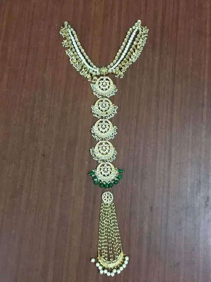 A beautiful and unique hair accessory, perfect for a bride who wants something different from the traditional jada.