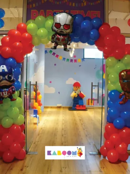 Avengers, assemble! We greet your party guests with an incredible balloon arch featuring Captain America, Iron Man, and War Machine, setting the stage for a heroic adventure.