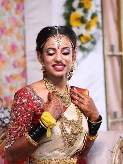 Another stunning shot of my bride Varsha. I ensure the makeup complements the intricate details of the bridal saree and the heavy gold jewelry.