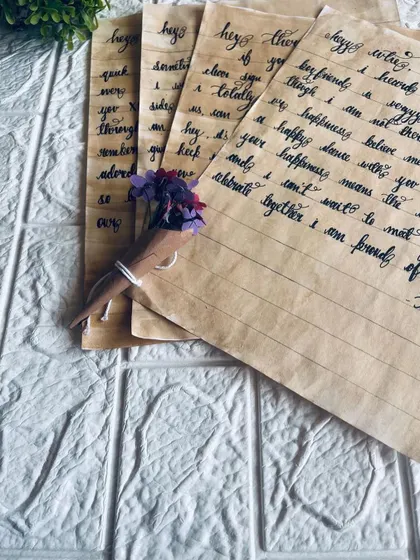A close-up of my handwritten letters, paired with a tiny, adorable paper flower bouquet. It’s these little details that make a gift feel extra special.