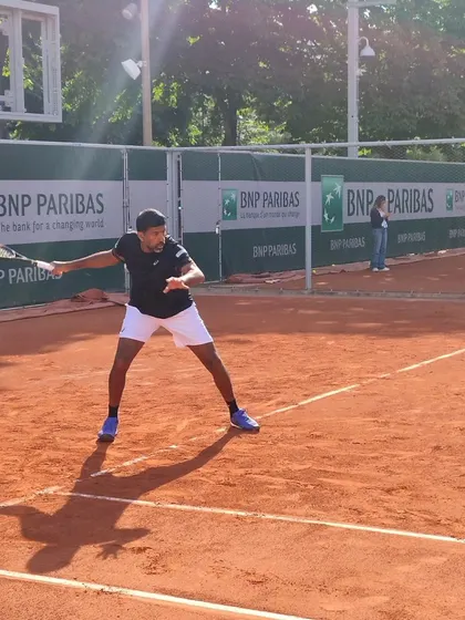 Setting up for a groundstroke during practice. Repetition and muscle memory are built through thousands of hours on court.