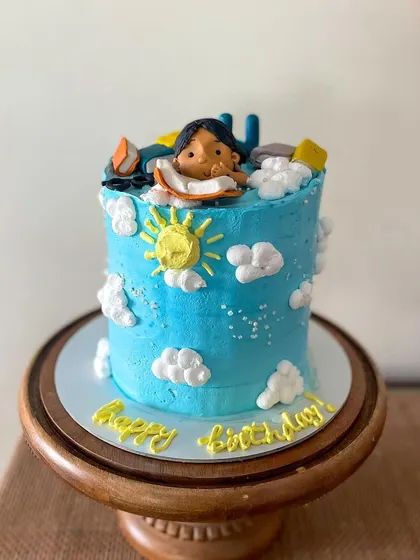 This cake is a great example of how we can turn a hobby or passion into a cake theme.