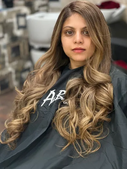Another shot of this beautiful golden blonde, a perfect example of detailed art.